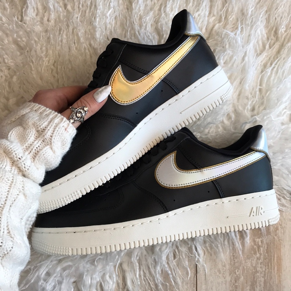 NWT Nike Air Force 1 Metallic - Picture 3 of 8